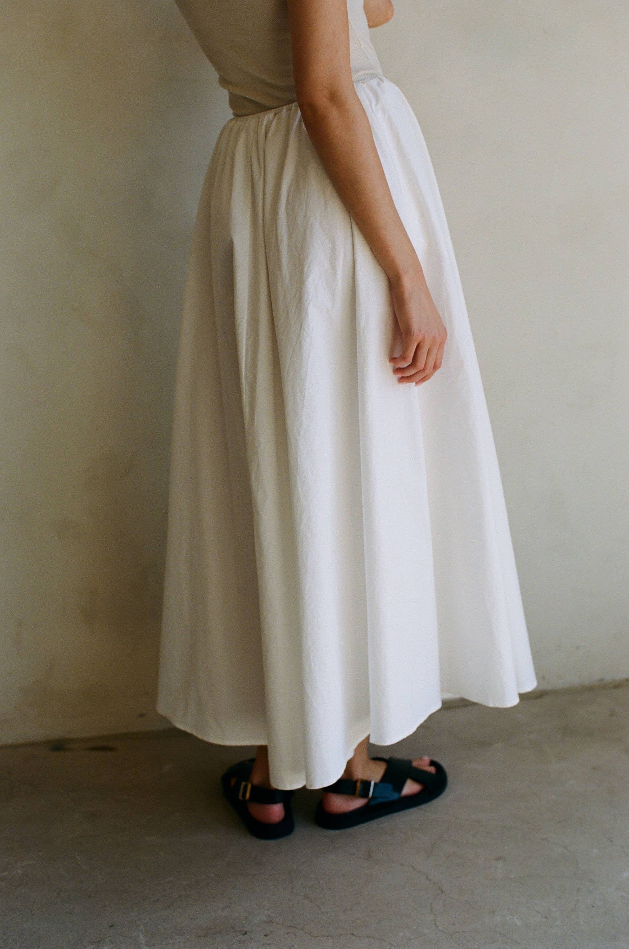 AR1179 | Woven 100% Cotton Midi Skirt: Off White / L