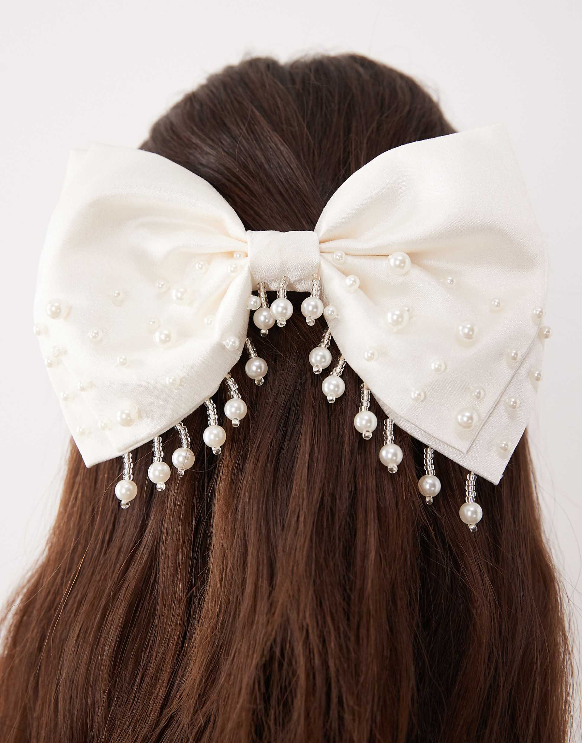 Spectacle pearl hair bow