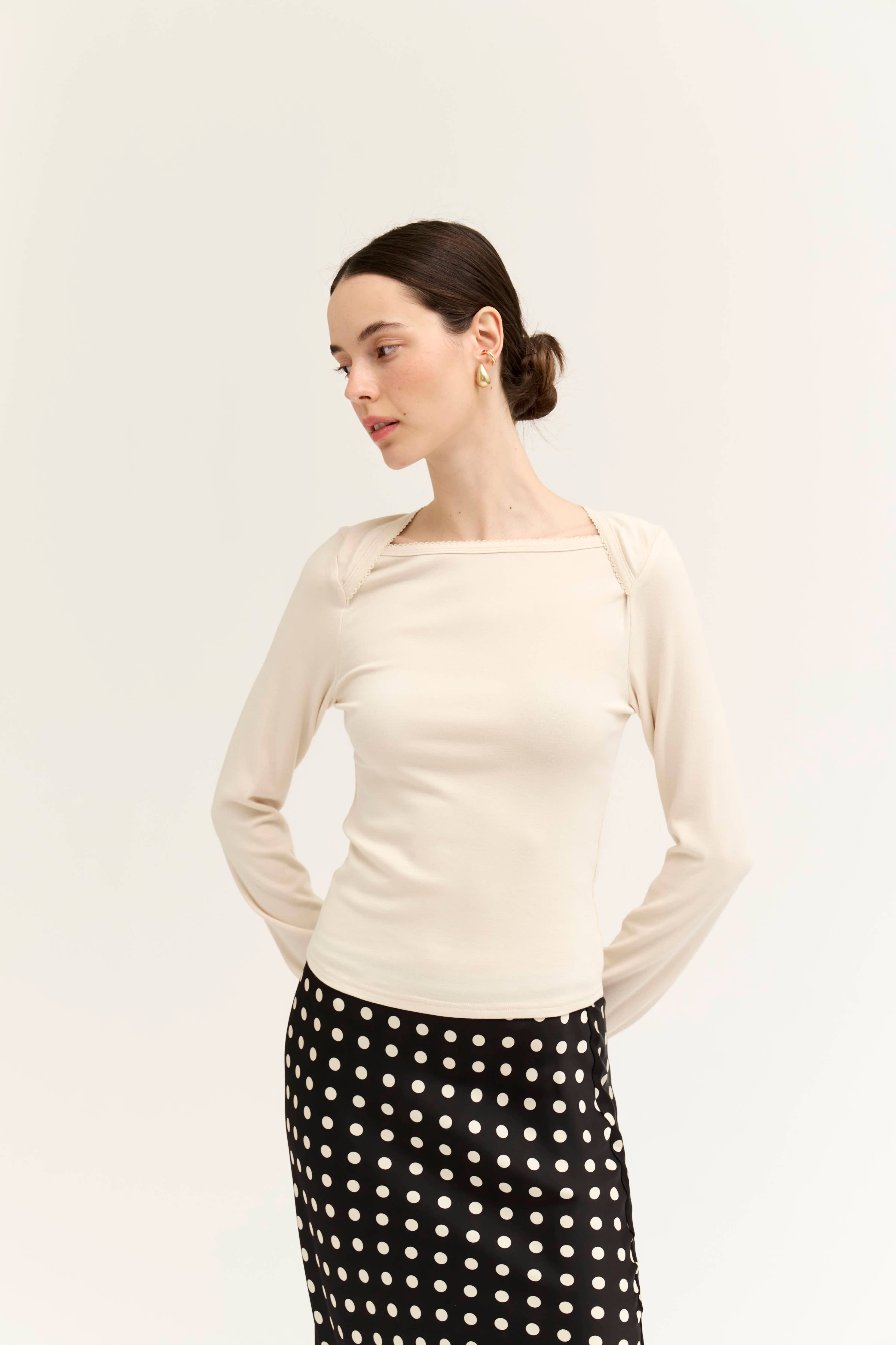 Viv Square Neck Teea